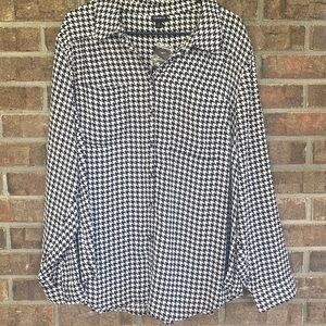 Houndstooth designed lightweight blouse by Torrid size3
